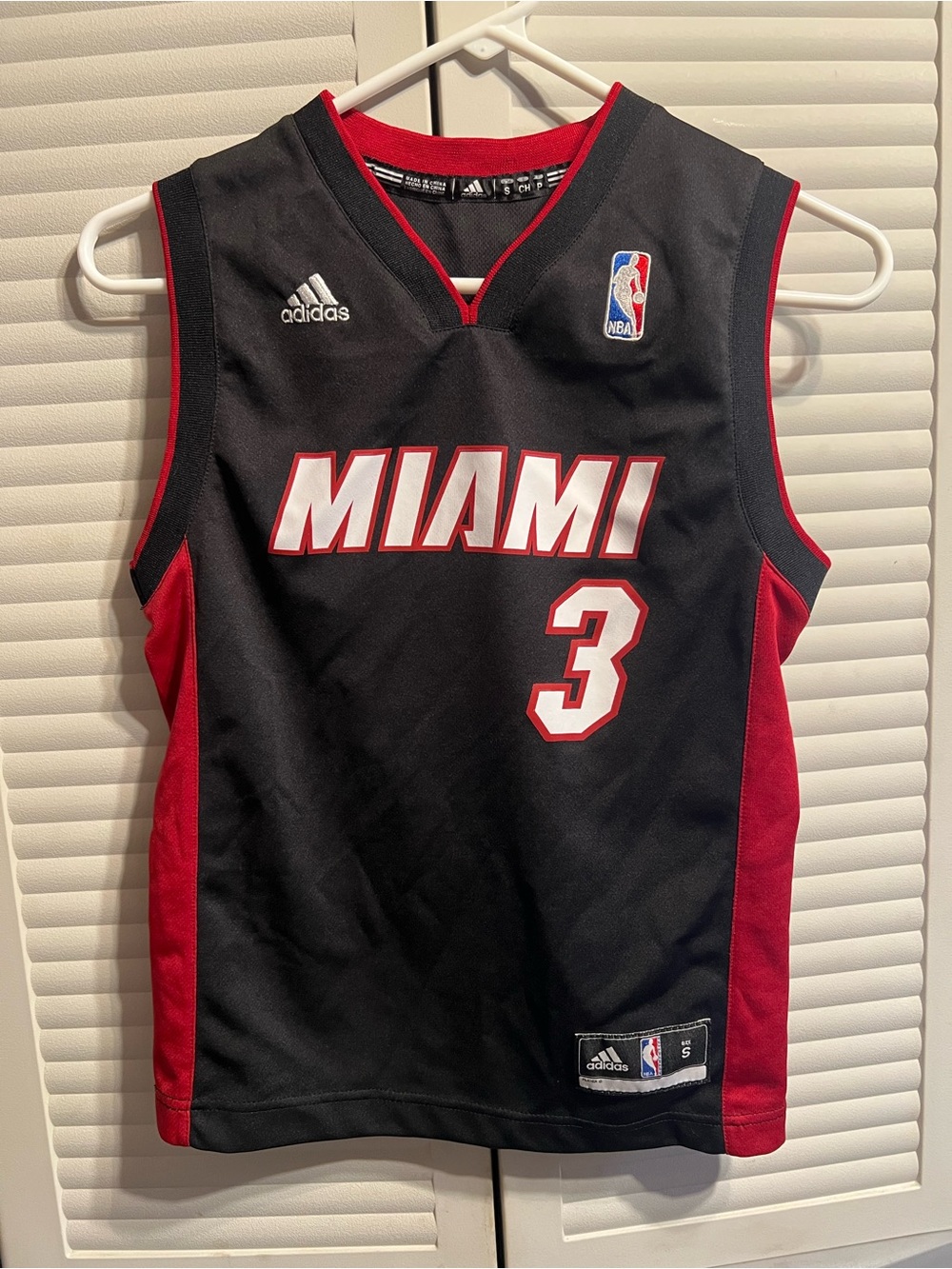 Miami Heat, Dwyane Wade youth size small Adidas jersey